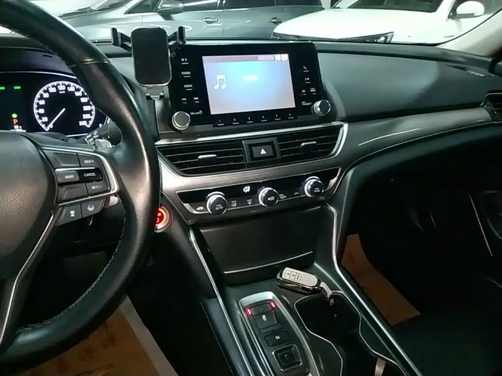Honda Accord — миниатюра 13
