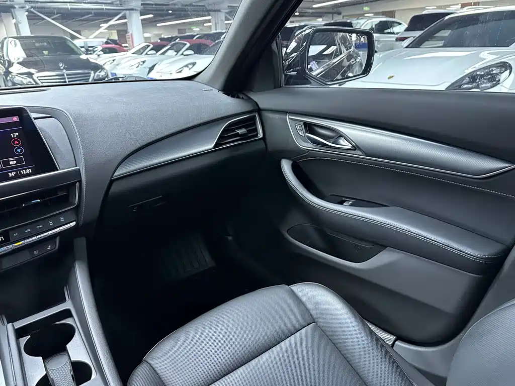 Cadillac CT5 — миниатюра 14