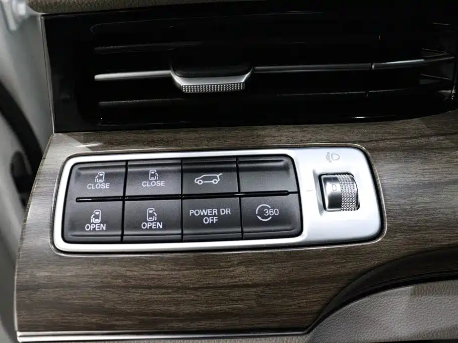 Roewe iMAX8 — фотографии объявления, Фото 23