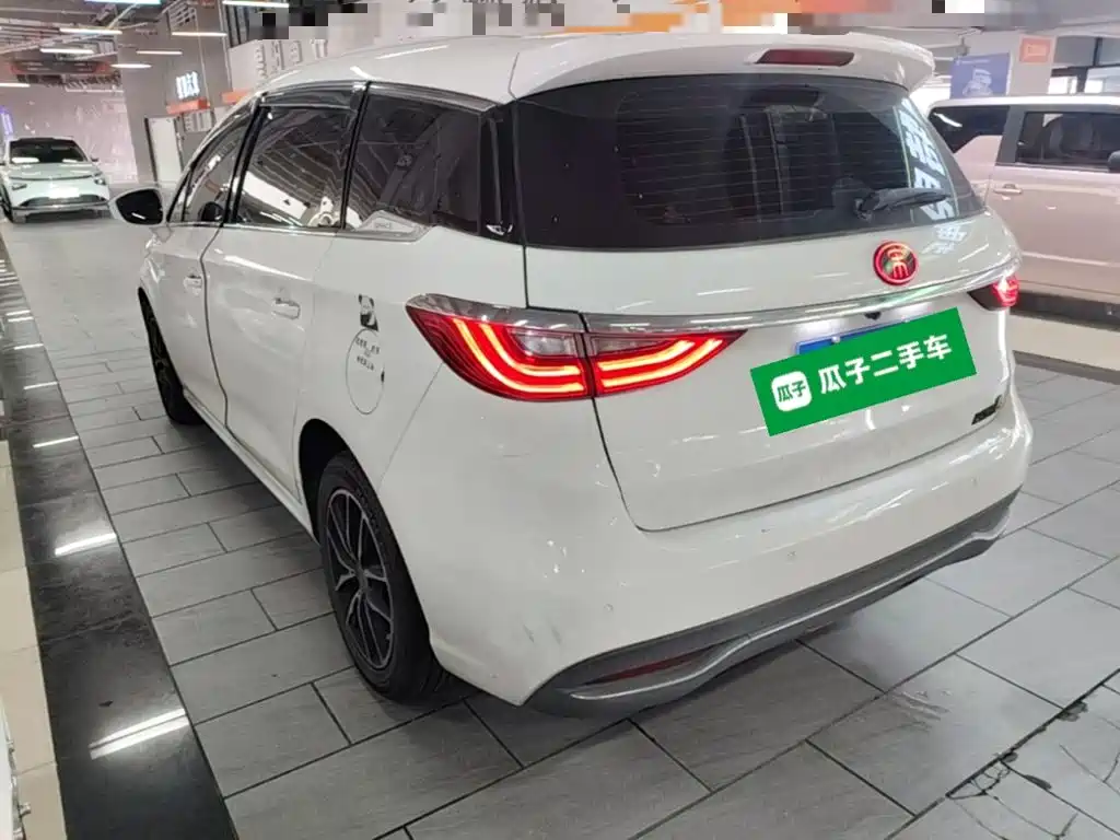 BYD MAX — миниатюра 5