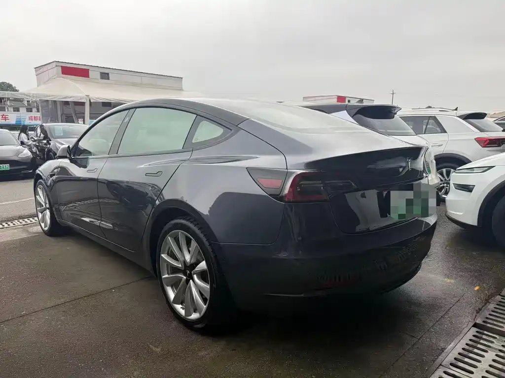 Tesla Model 3 — миниатюра 10