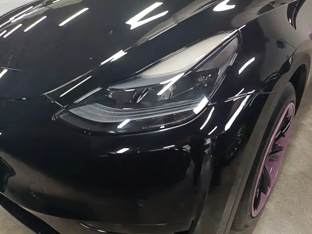 Tesla Model Y — миниатюра 24