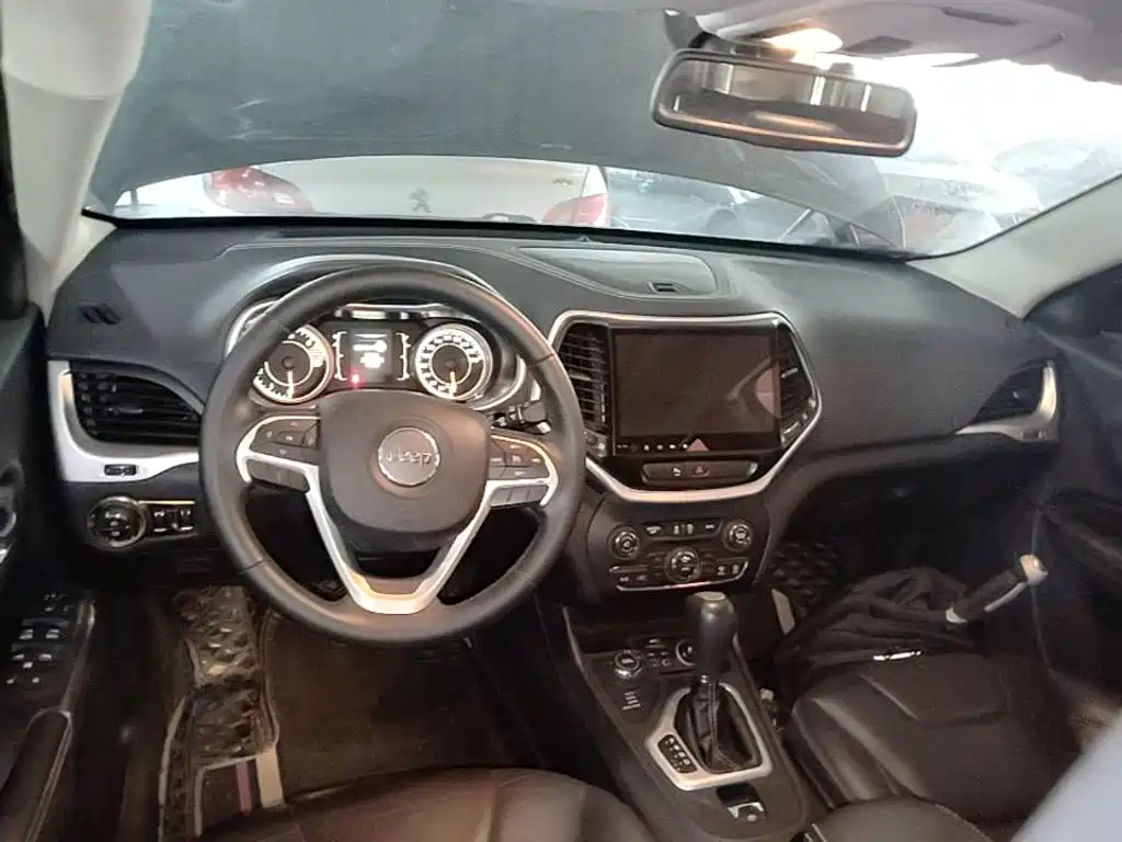 Jeep Cherokee — миниатюра 10
