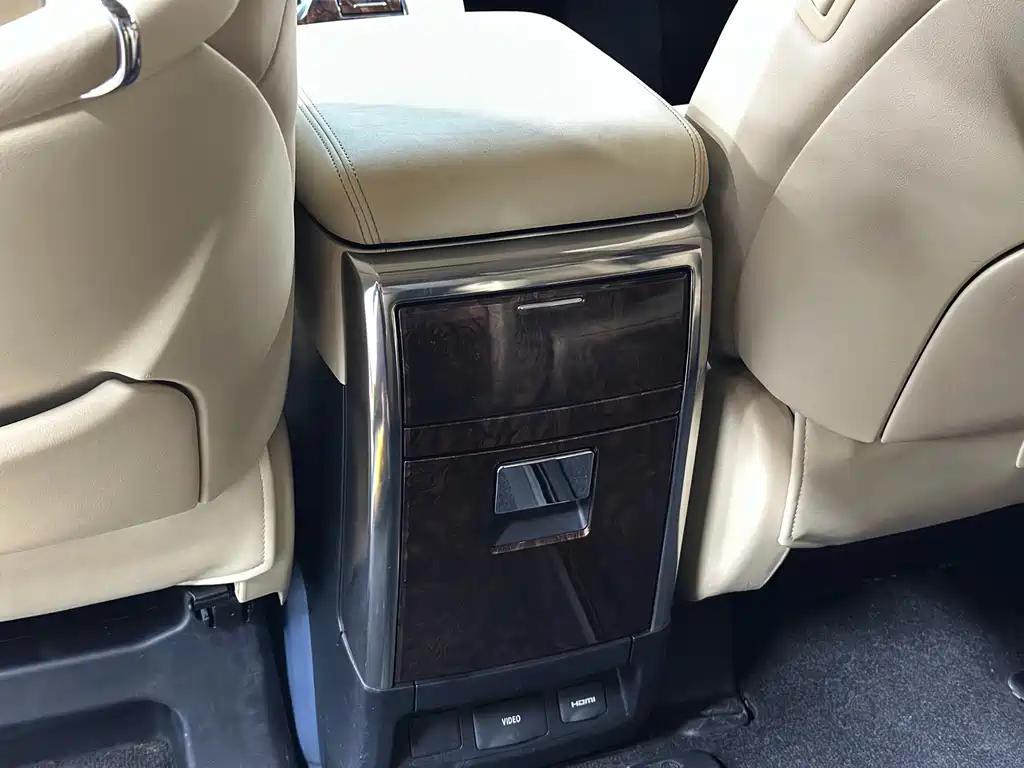 Toyota Alphard — миниатюра 18