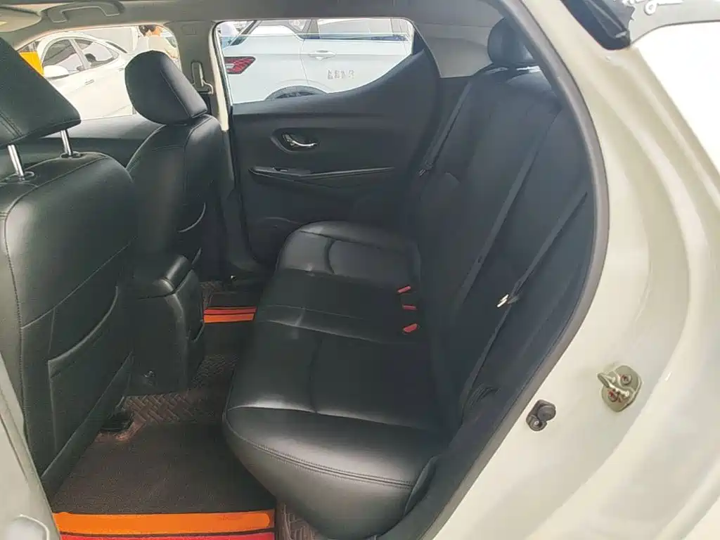Nissan Bluebird — миниатюра 17
