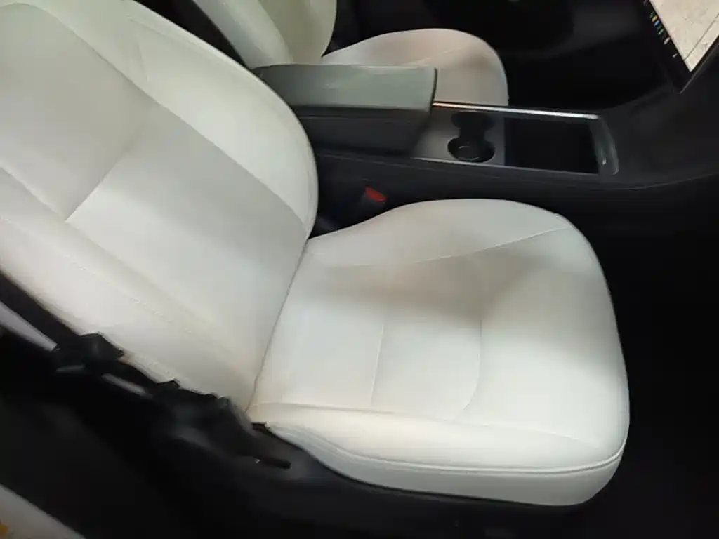 Tesla Model Y — миниатюра 25