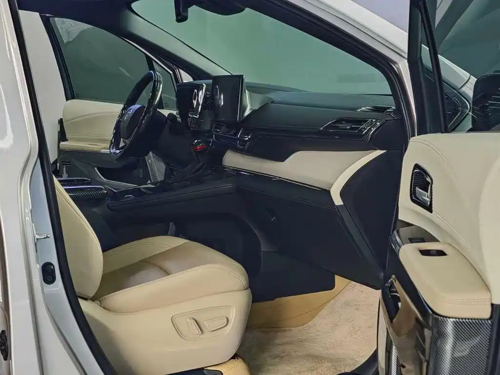 Toyota Sienna — миниатюра 10
