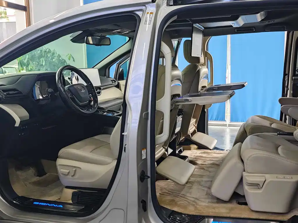 Toyota Sienna — миниатюра 9