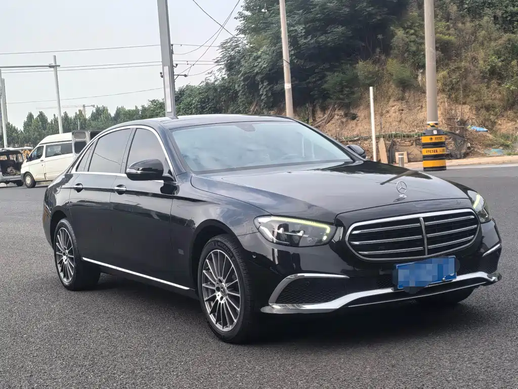 Mercedes-Benz E-Class — миниатюра 2