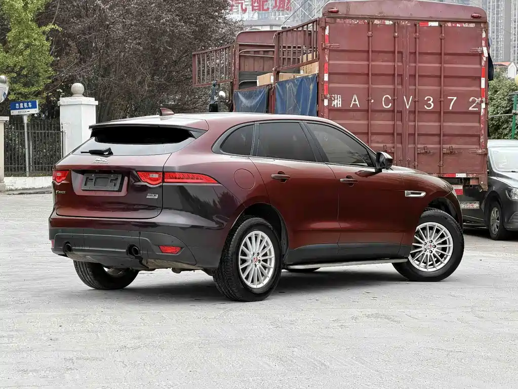 Jaguar F-PACE — миниатюра 8