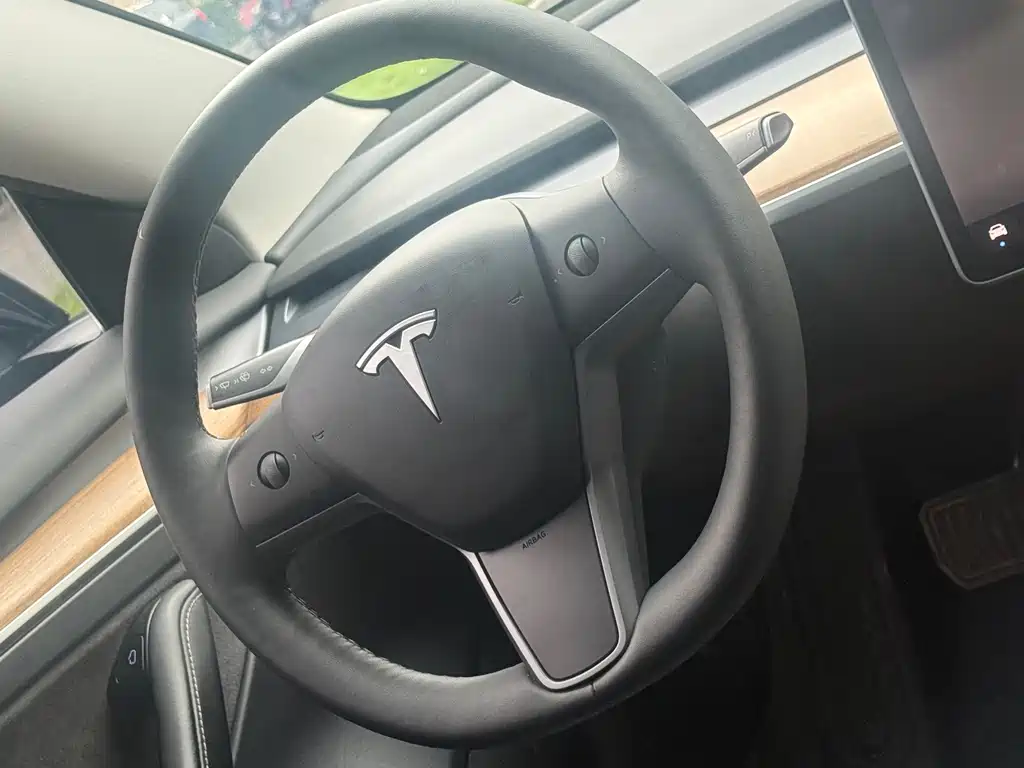 Tesla Model 3 — миниатюра 9