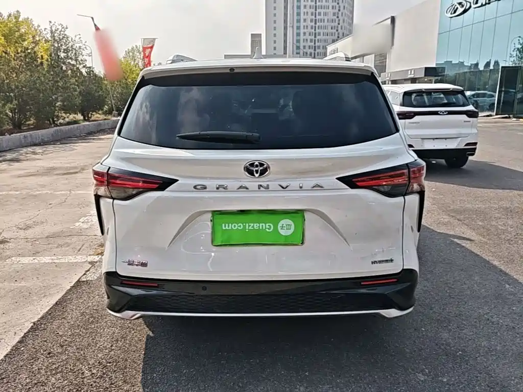 Toyota Granvia — миниатюра 6