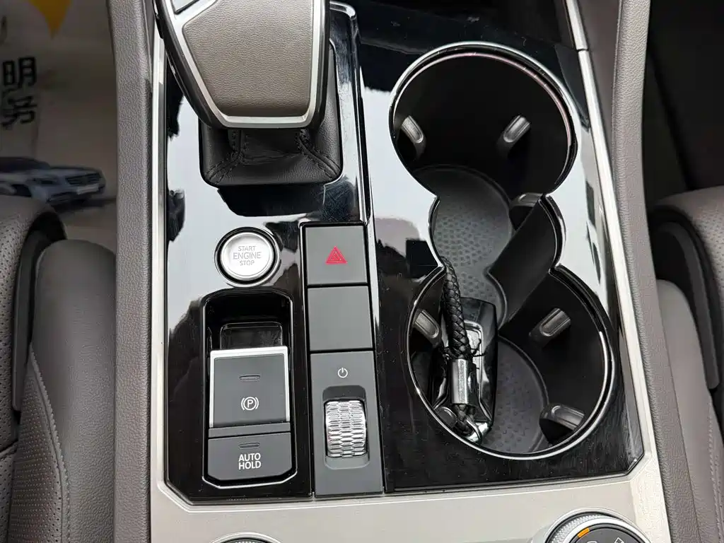 Volkswagen Touareg — миниатюра 20