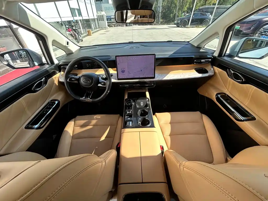 GAC Motor Trumpchi E8 PHEV — миниатюра 16