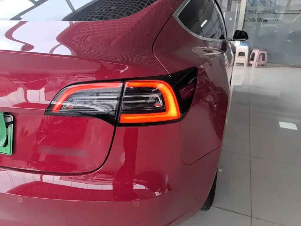 Tesla Model 3 — миниатюра 8