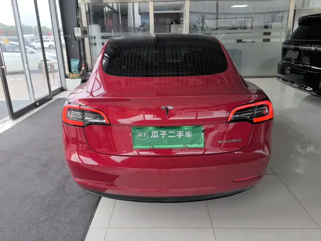 Tesla Model 3 — миниатюра 6