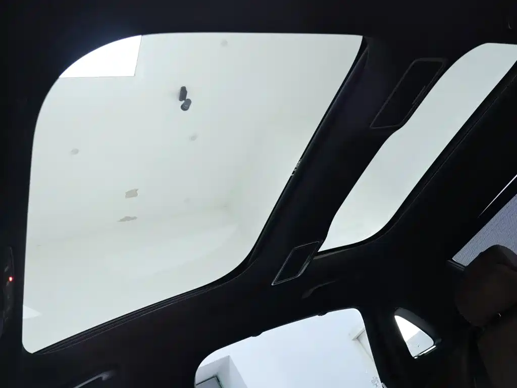 Mercedes-Benz E-Class — миниатюра 19