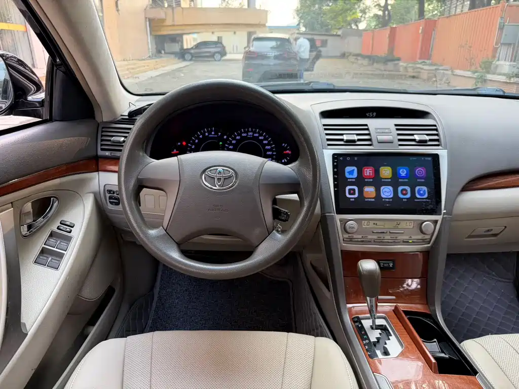 Toyota Camry — миниатюра 6