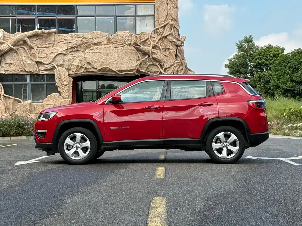Jeep Compass — миниатюра 5