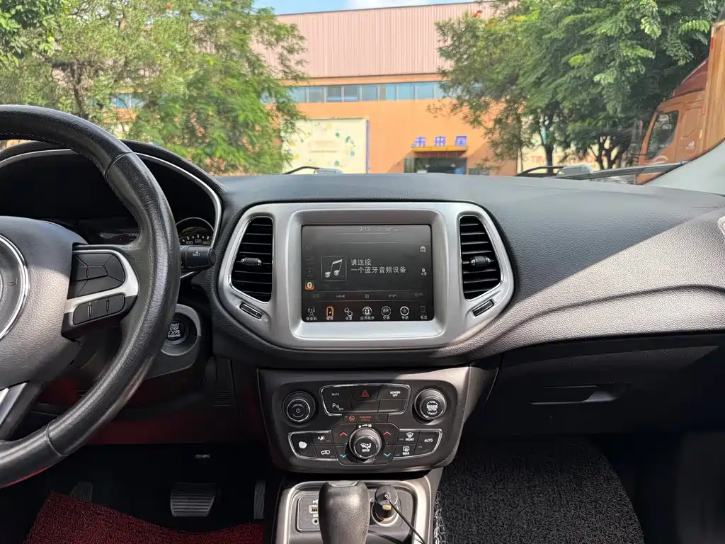 Jeep Compass — миниатюра 13