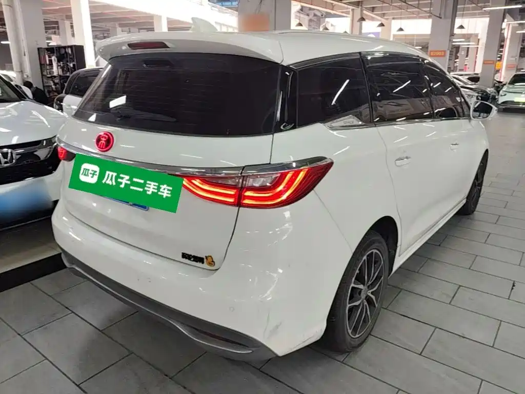 BYD MAX — миниатюра 7