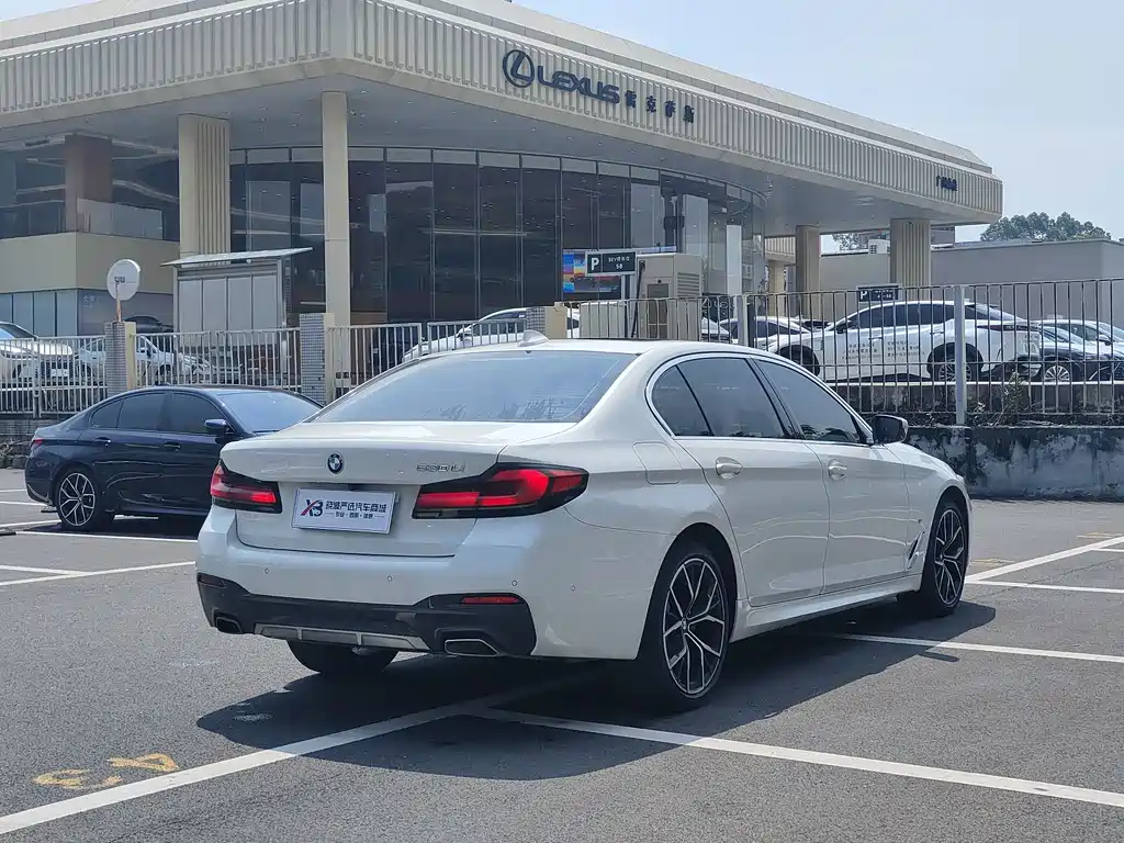 BMW 5 Series — миниатюра 6