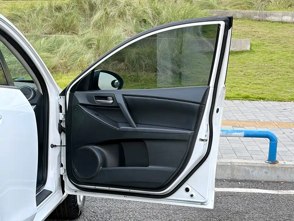 Mazda 3 Xingcheng — миниатюра 18