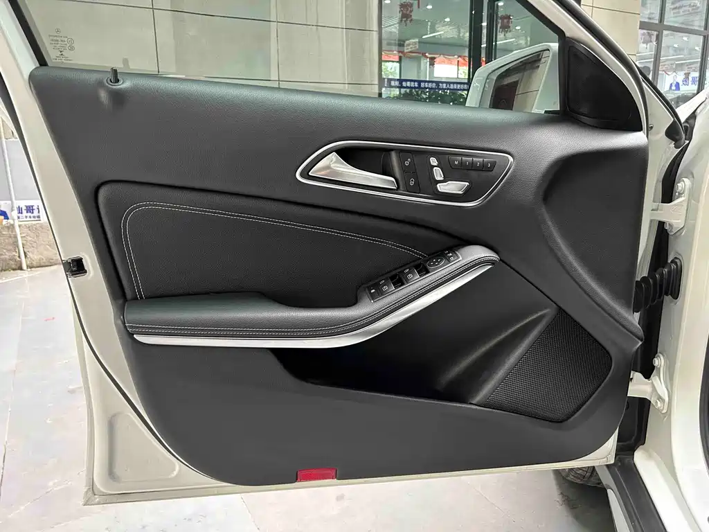 Mercedes-Benz GLA — миниатюра 10