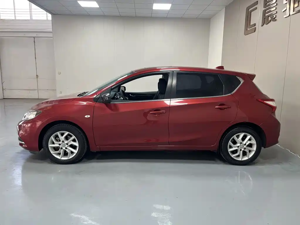Nissan Tiida — миниатюра 8