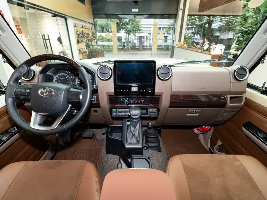 Toyota Land Cruiser — миниатюра 7