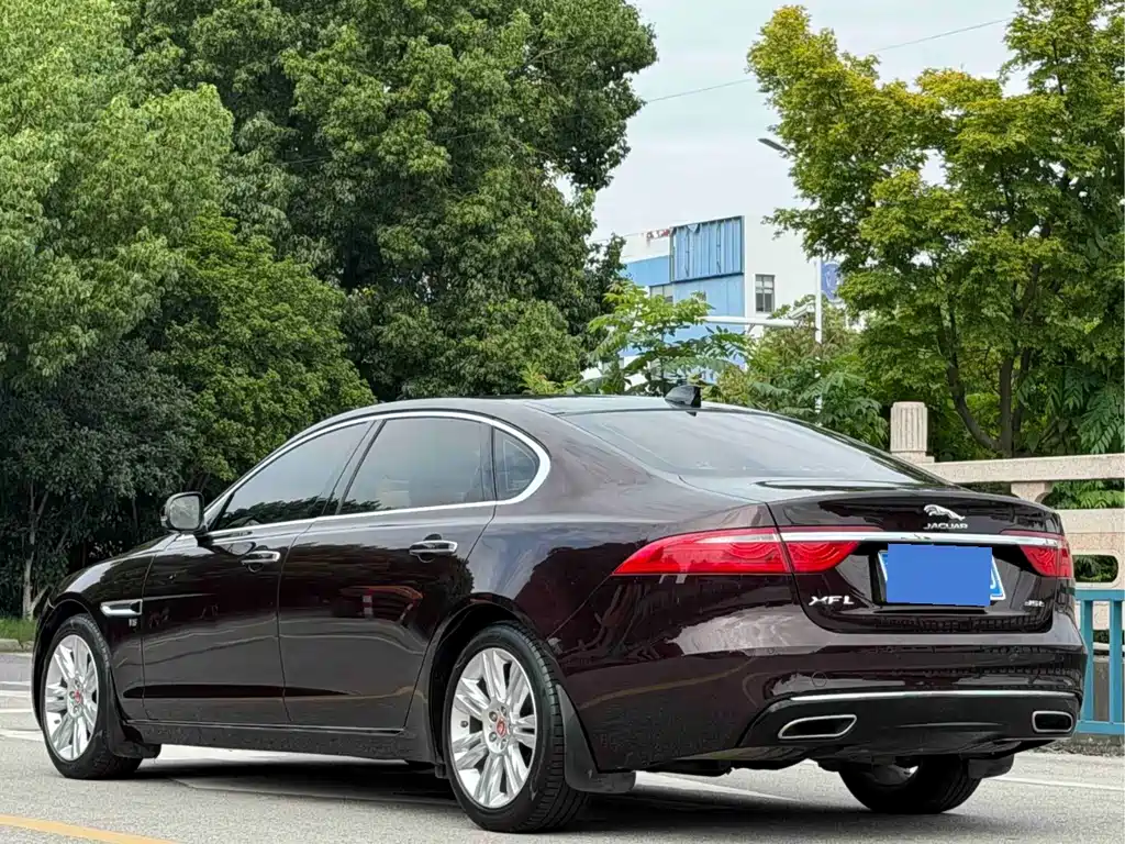 Jaguar XFL — миниатюра 4