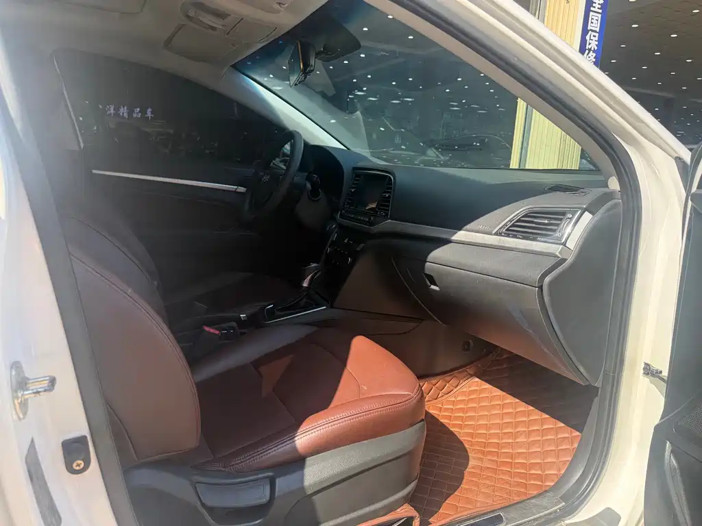 Hyundai Elantra — миниатюра 8