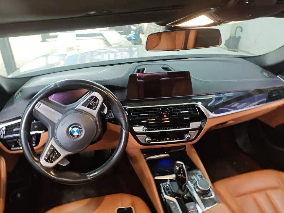 BMW 5 Series — миниатюра 3