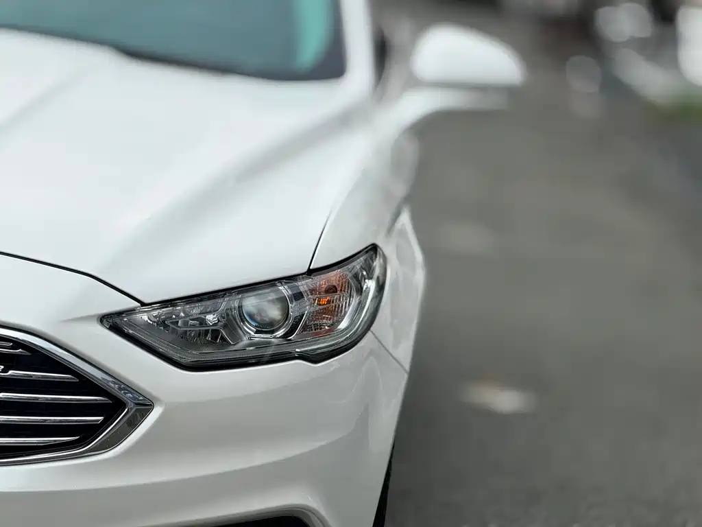 Ford Mondeo — миниатюра 7