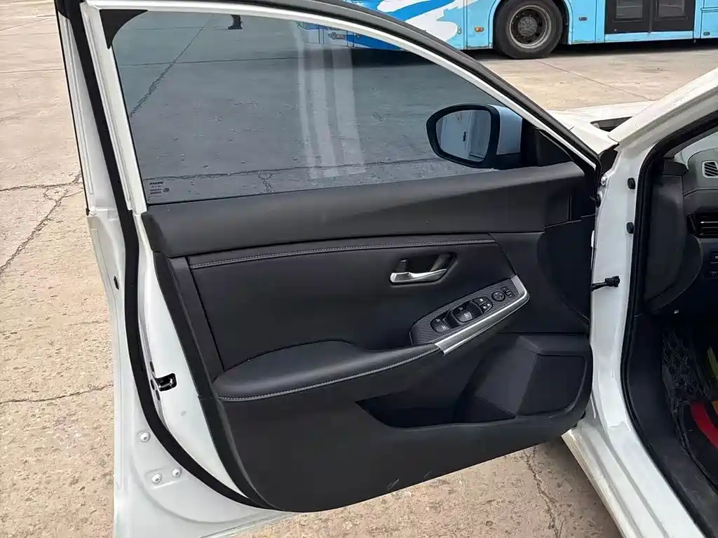 Nissan Sylphy — миниатюра 6