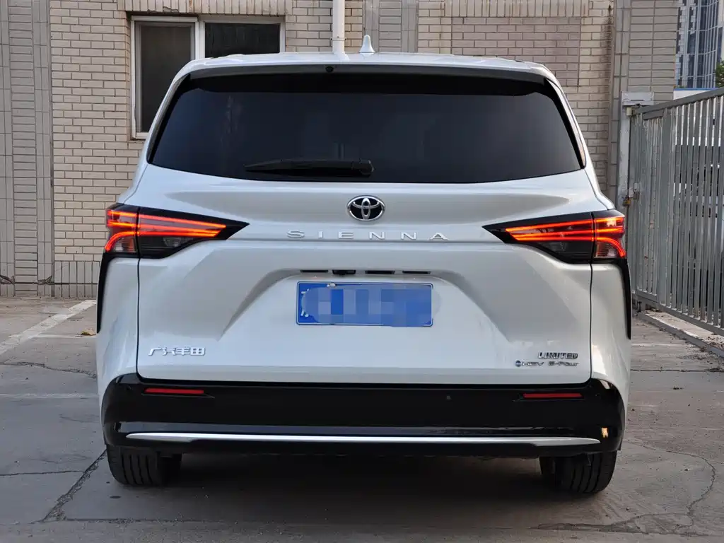 Toyota Sienna — миниатюра 5