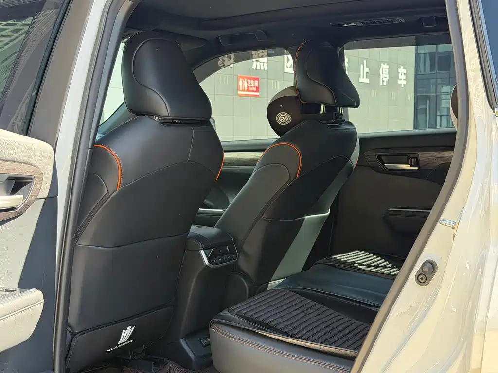 Toyota Crown Kluger — миниатюра 8