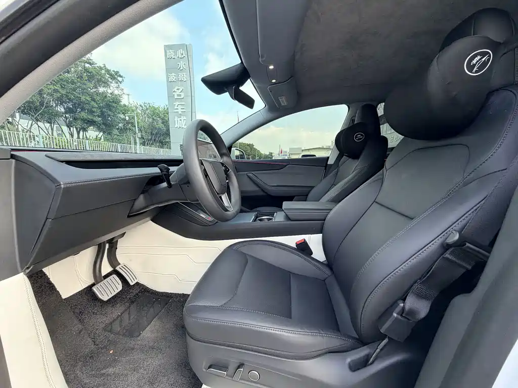 Tesla Model Y — миниатюра 7