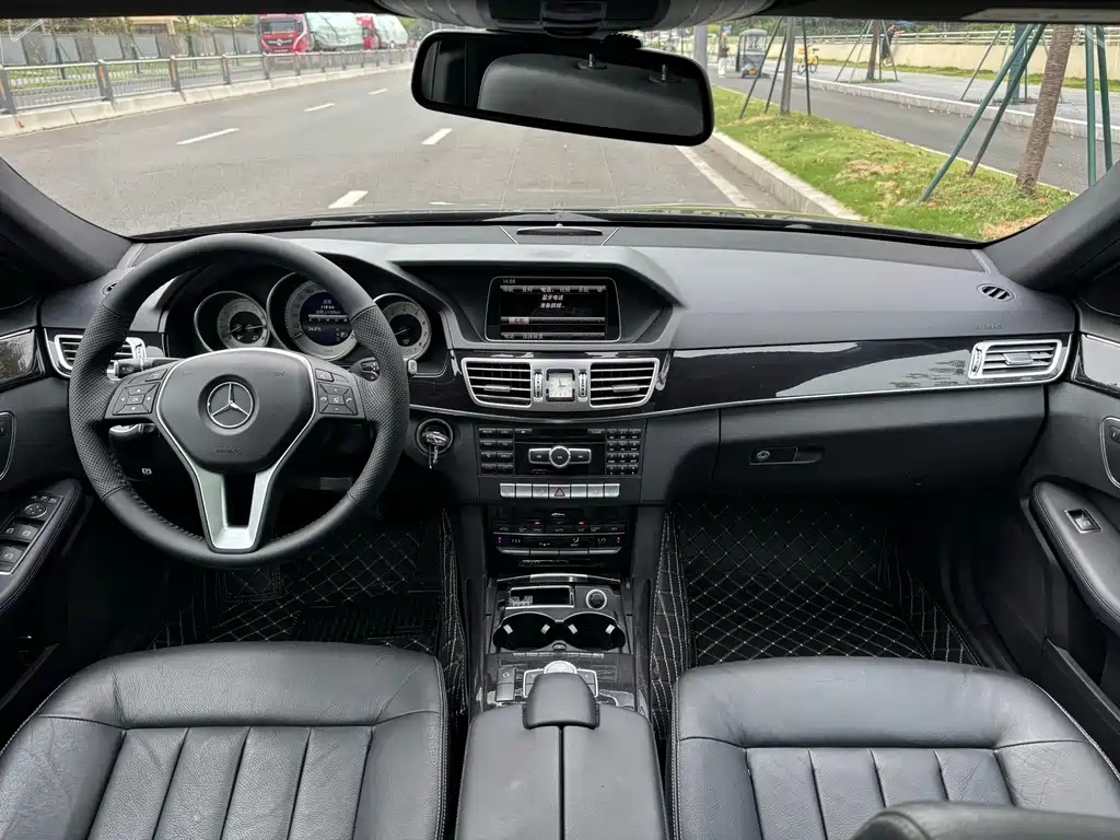 Mercedes-Benz E-Class — миниатюра 7