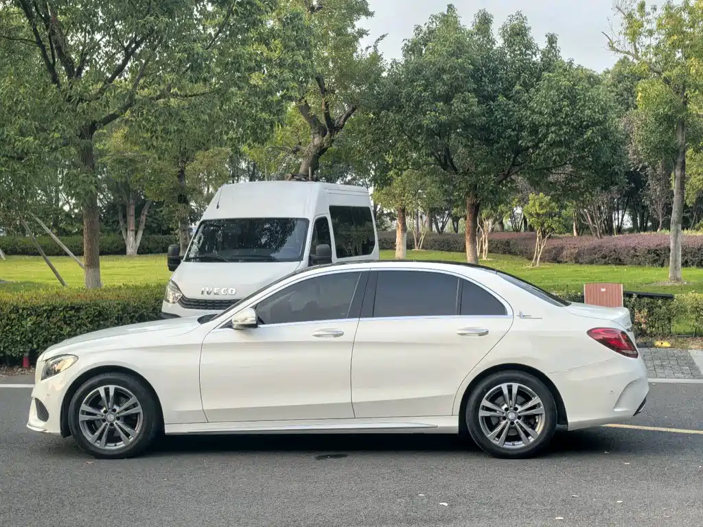 Mercedes-Benz C-Class — миниатюра 3
