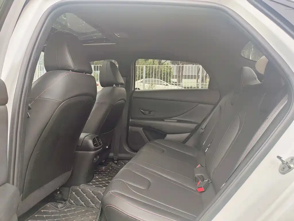 Hyundai Elantra — миниатюра 9