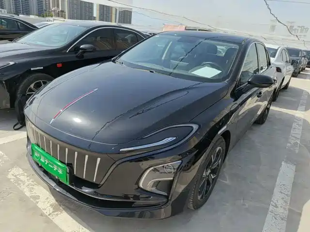 Hongqi E-QM5