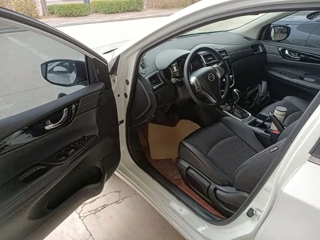 Nissan Tiida — миниатюра 16