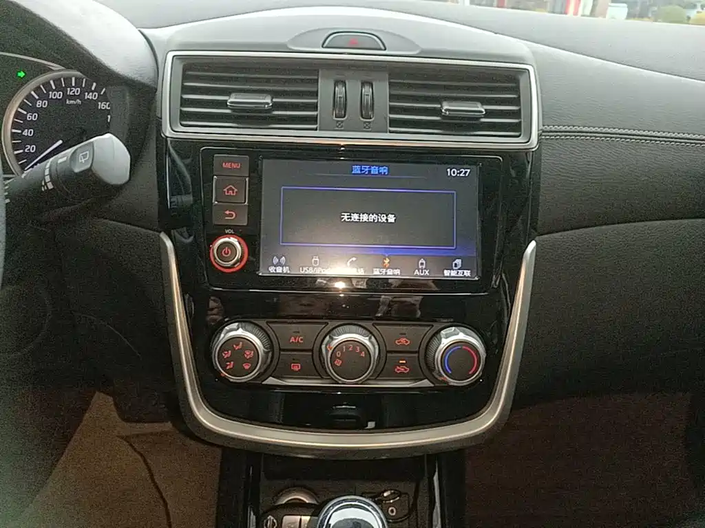 Nissan Tiida — миниатюра 13