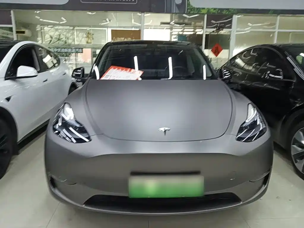 Tesla Model Y — миниатюра 3