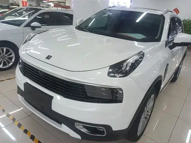 2020 Lynk & Co 01