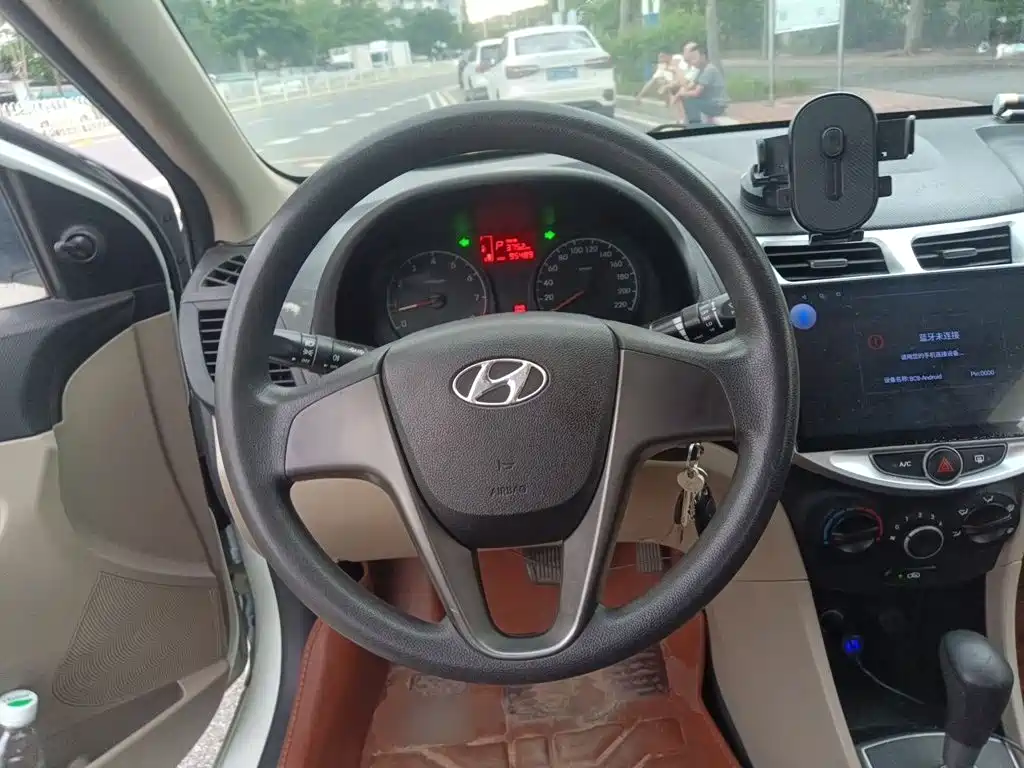 Hyundai Verna — миниатюра 6