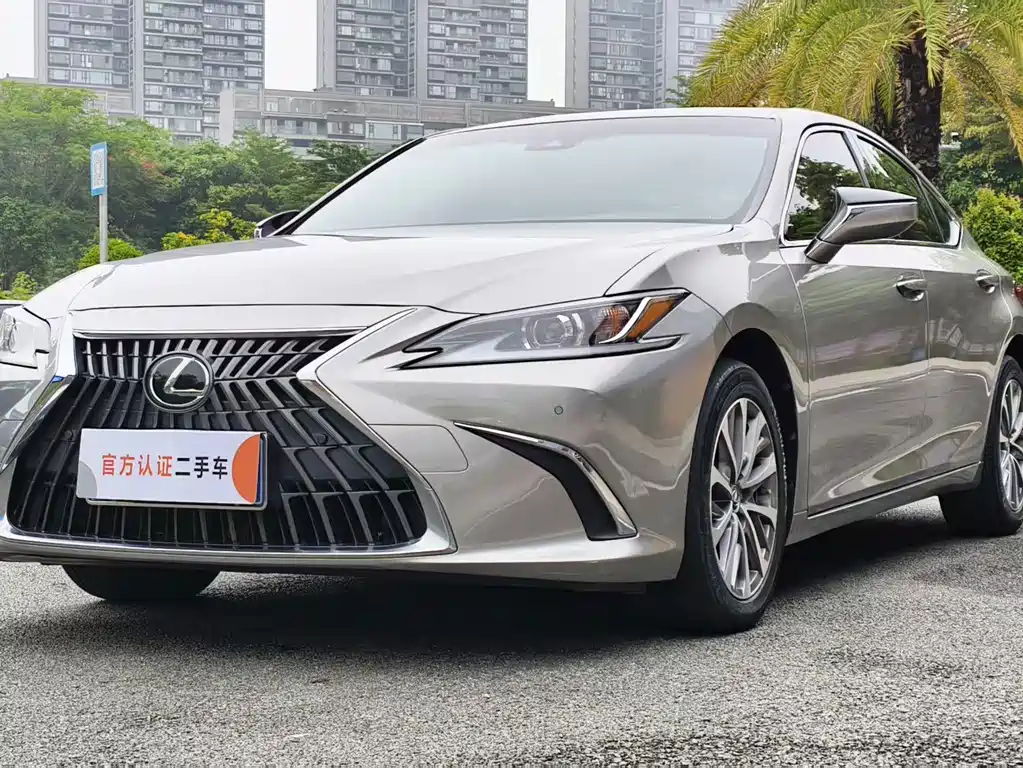 Lexus ES 2022