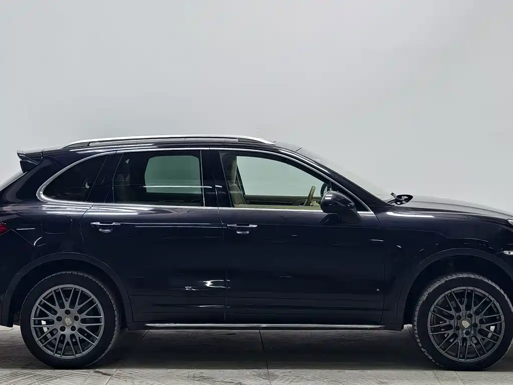 Porsche Cayenne — миниатюра 8