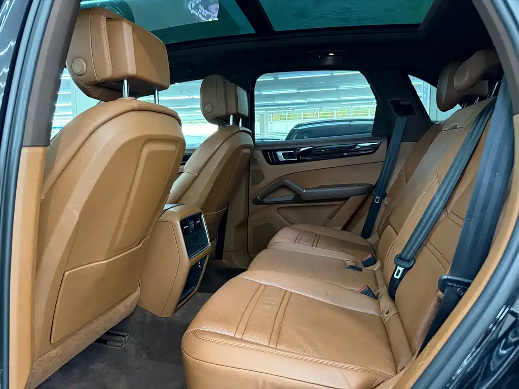 Porsche Cayenne — миниатюра 11